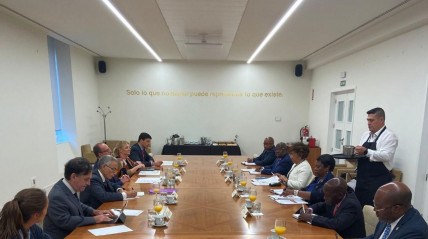 Delegações de Angola e Espanha reunidas em Madrid - MIREX