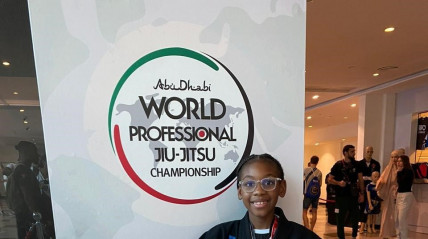 Atleta Aisha Pitra (à esq.) - Cedida