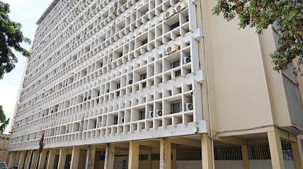Edifício em Luanda - Edições Novembro