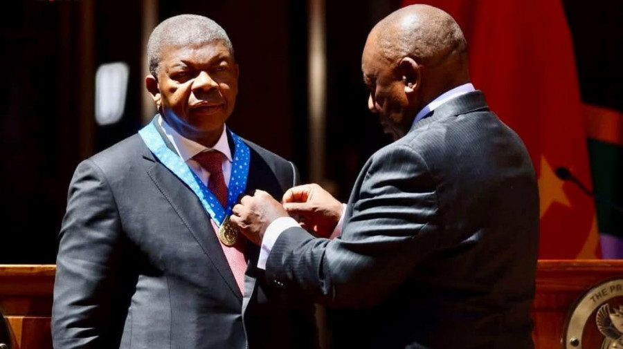 João Lourenço condecorado na África do Sul