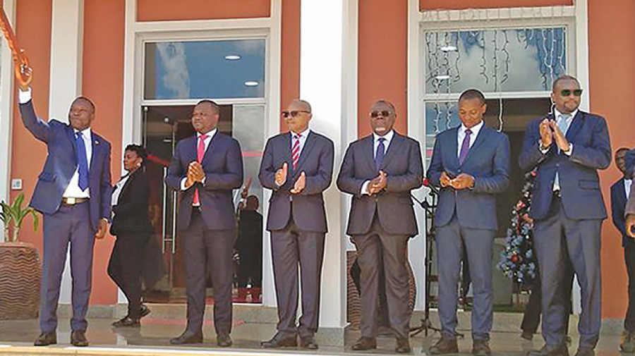 Governantes em Menongue