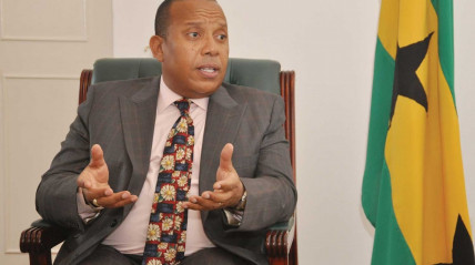 Primeiro-ministro de São-tomense rejeita demissão - DR