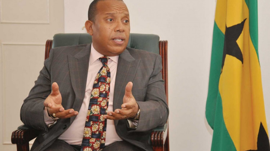 Primeiro-ministro de S&atilde;o-tomense rejeita demiss&atilde;o