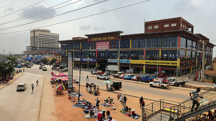 Centro Comercial em Luanda