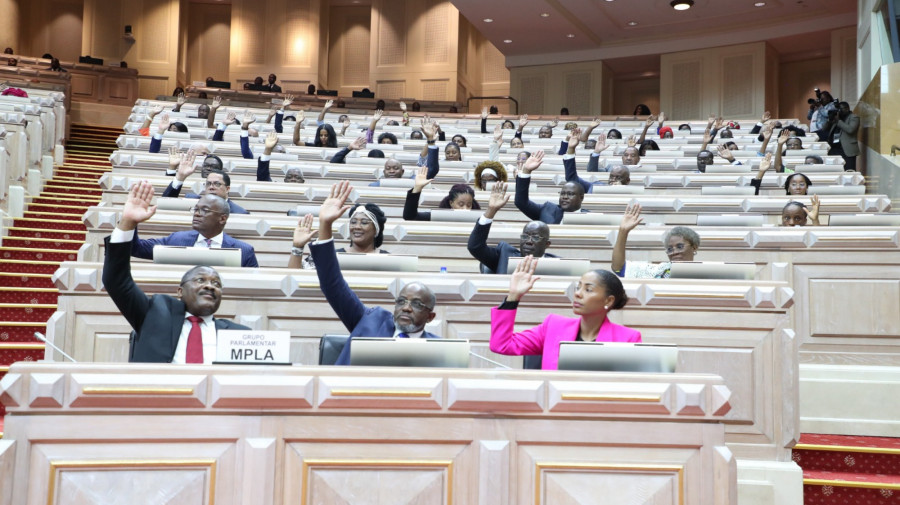 Deputados votam na Assembleia Nacional de Angola