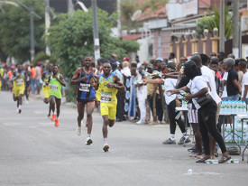 Atletas participantes numa maratona - Edi&ccedil;&otilde;es Novembro