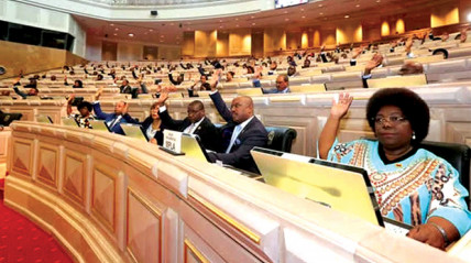 Sessão do Parlamento angolano - DR