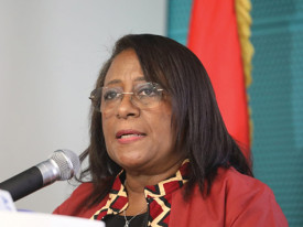 Ministra de Estado para Área Social, Maria do Rosário Bragança - Edições Novembro