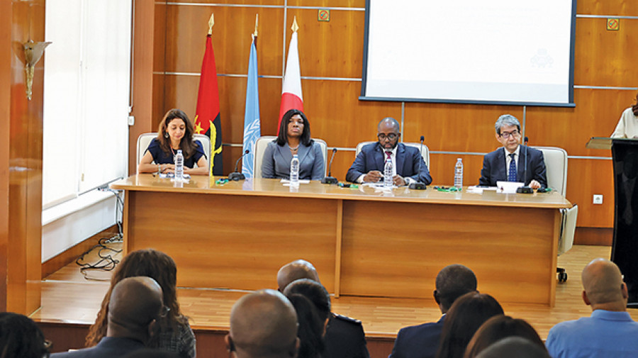 Angola concede um milhão de dólares