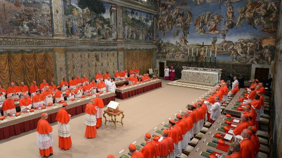 Cardeais iniciam hoje votação de sucessor de Papa Francisco