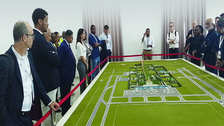 Delegação britânica visita Aeroporto Dr. António Agostinho Neto