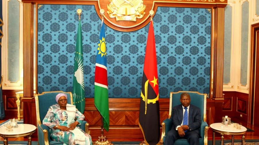 Presidente João Lourenço e Presidente da Namíbia, Ndemupelila Netumbo Nandi-Ndaitwah (esq.)
