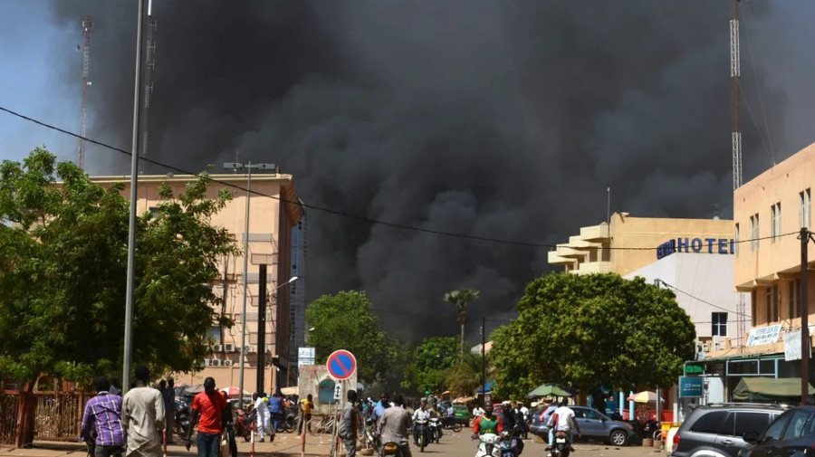 Ataque terrorista faz dezenas de mortos no norte de Burkina Faso