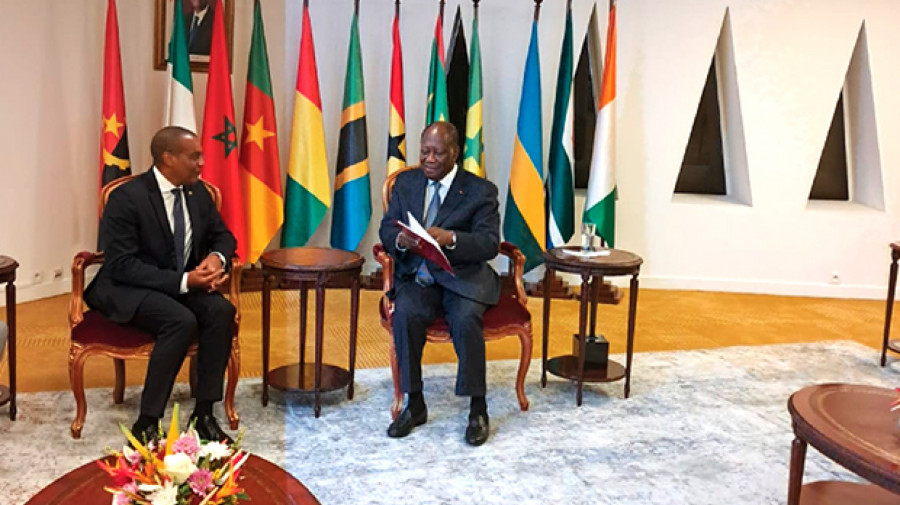 Ministro de Estado para Coordenação Económica ( esq.) recebido pelo Chefe de Estado da Cote D'Ivoire