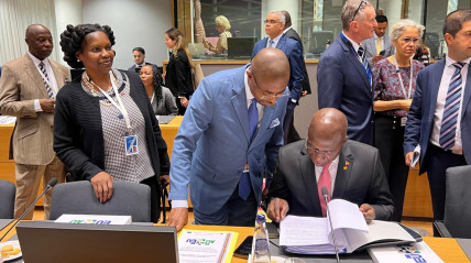 Ministro das Relações Exteriores, Téte António, na reunião em Bruxelas (Bélgica) - MIREX