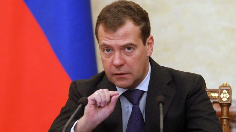Ex-presidente russo Medvedev alerta Trump para risco de 3.ª Guerra Mundial