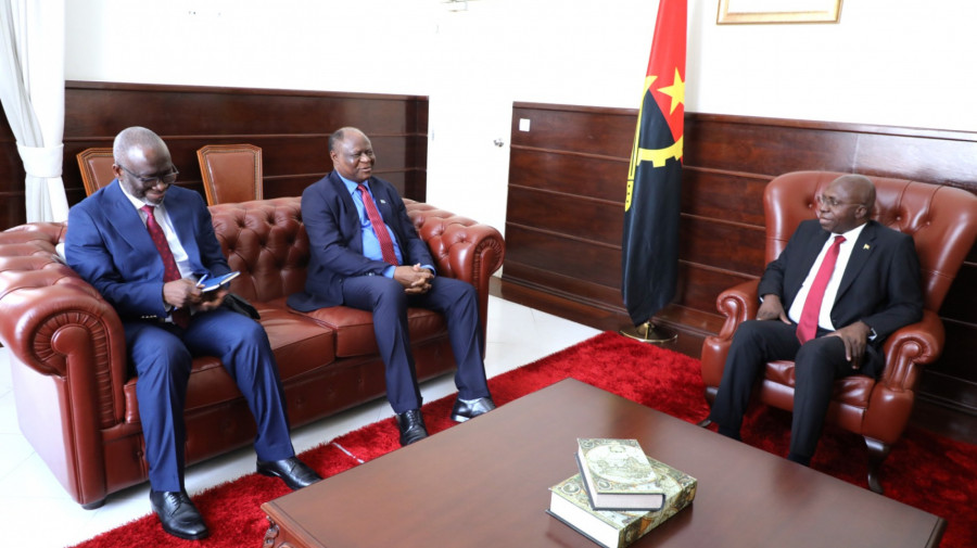 Ministro das Relações Exteriores reúne-se com embaixador da RDC