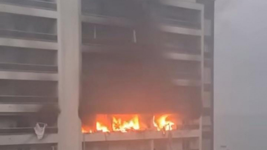 Incêndio atinge edifício em Luanda