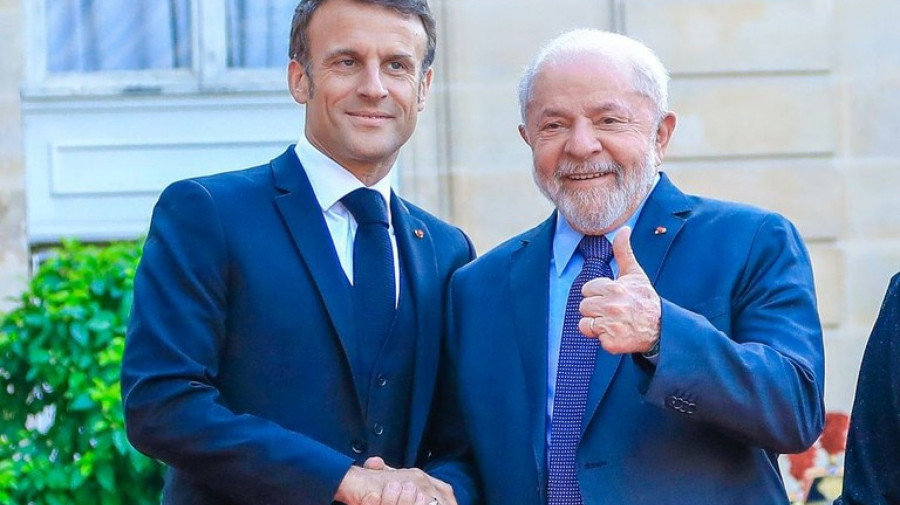 Lula reúne-se com Macron em contexto internacional agitado
