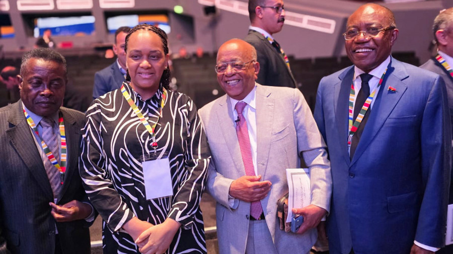 Vice-Presidente do MPLA, Mara Quiosa, (2ª esq.) participa na semana de boa governança da Fundação Mo Ibrahim