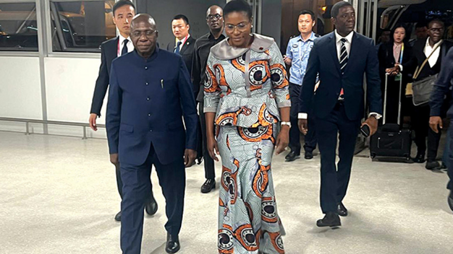 Ministro Téte António na China