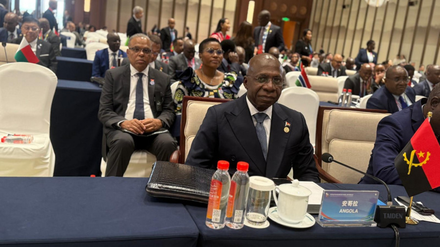 Ministro das Relações Exteriores, Téte António, na conferência do FOCAC, na China