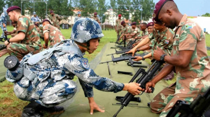 China e Africa do Sul interessados em aprofundar cooperação militar - DR