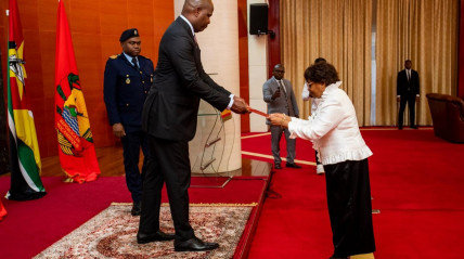 Embaixadora angolana em Moçambique apresenta Cartas Credenciais 