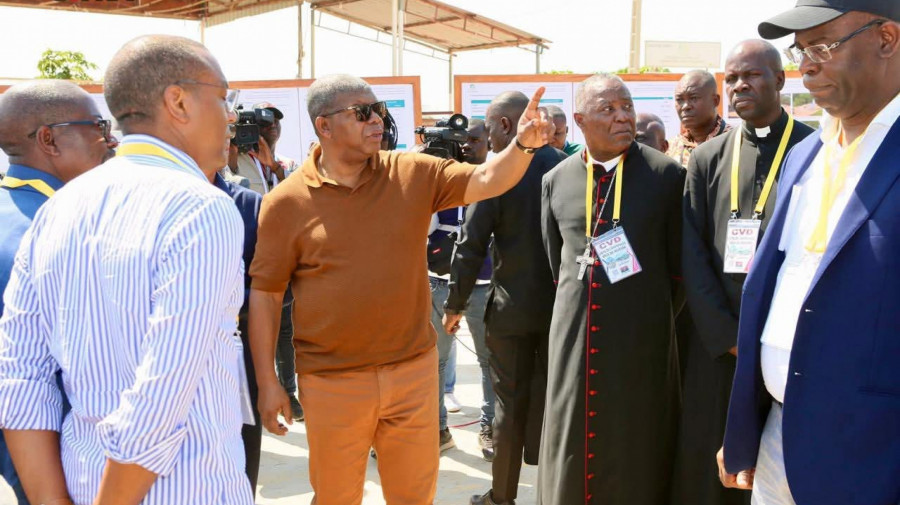 Presidente da República em visita à vila da Muxima