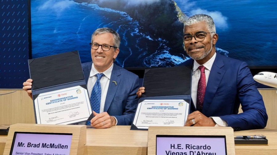Ministro dos Transportes, Ricardo D'Abreu assina memorando com a Boeing