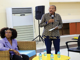 A escritora Cíntia Gonçalves  - Edições Novembro