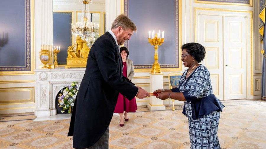 Embaixadora Lizeth Satumbo Pena apresentou as cartas credenciais ao Rei Willem-Alexander Ferdinand, dos Países Baixos