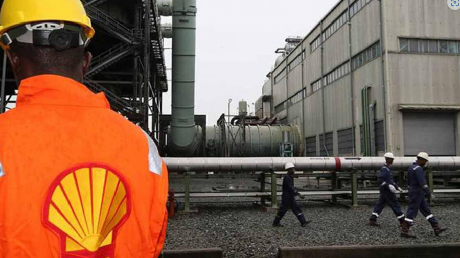 Rei do sul da Nigéria processa Shell por poluição causada pelo petróleo