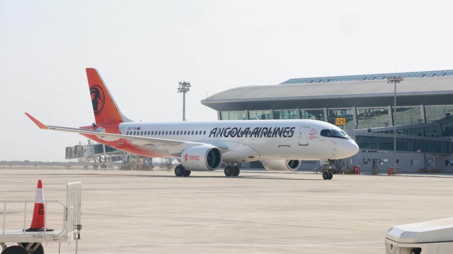 Aeronave A320-300 da TAAG chega ao Aeroporto Internacional António Agostinho Neto