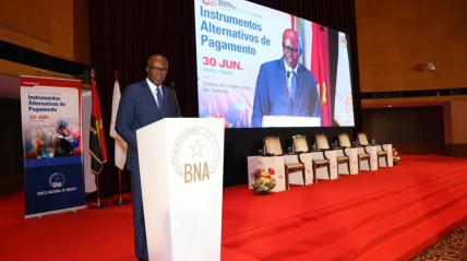 Governador do BNA, Manuel Tiago Dias, na Conferência sobre Instrumentos Alternativos de Pagamento - Cedida