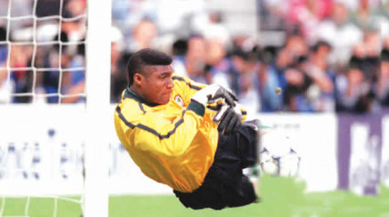 Ex-guarda-redes nigeriano Peter Rufai - DR