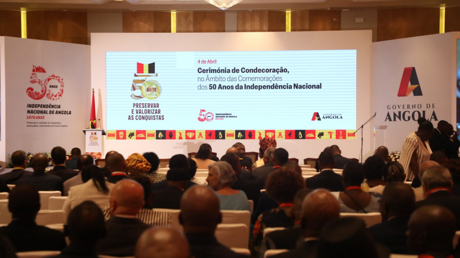 Cerimónia de condecoração pelos 50 anos da Independência Nacional