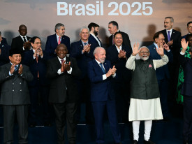 Chefes de Estado e membros de governos e parceiros na foto de família na cimeira dos BRICS, no Brasil (Ministro Téte António, fila de trás - 2º esq.) -  AFP