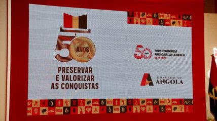Painel ilustrativo da outorga da medalha comemorativa dos 50 anos da Independência Nacional - Edições Novembro