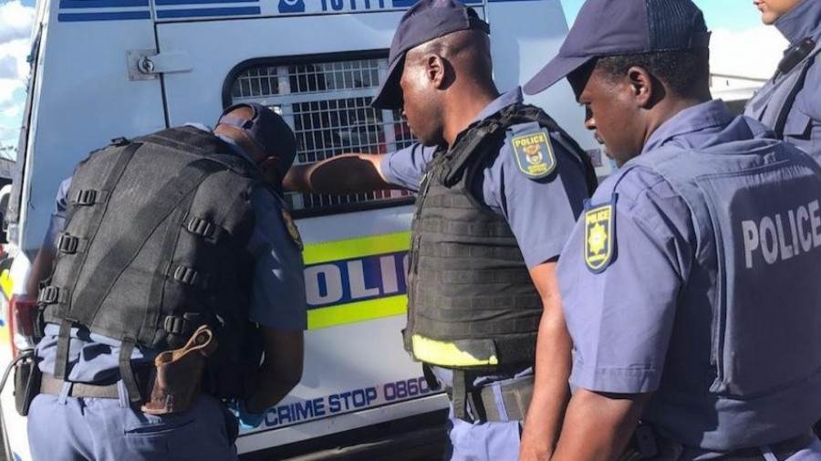 Polícia sul-africana acusada de cumplicidade com grupos criminosos