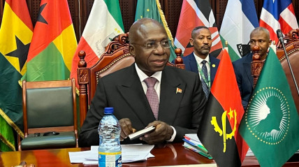 Ministro das Relações Exteriores preside reunião do conselho Executivo da UA - MIREX