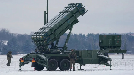 Trump admite que EUA estão a passar armas para Kiev compradas pela NATO - DR