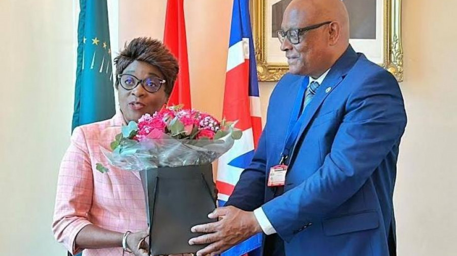 Apóstola angolana recebe prémio de Excelência do Parlamento britânico