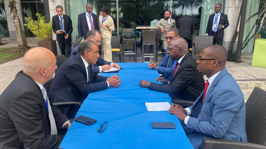 Ministro das Relações Exteriores reúne-se com seu homólogo do Egipto