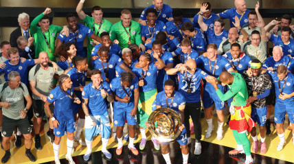 Chelsea exibe trofeu conquistado no mundial de clubes organizado pela FIFA e disputado nos Estados Unidos da América - AFP
