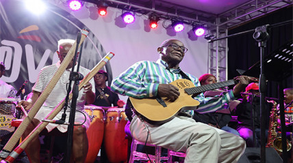 Homenagem ao músico Teta Lando - Edições Novembro