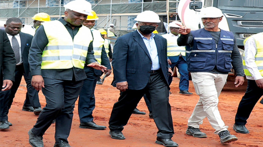 PR em visita as obras do novo Centro de Convenções