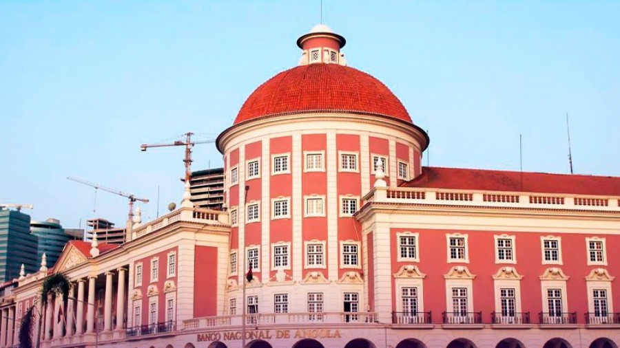 Central Bank drops to 18% required ratio in national currency