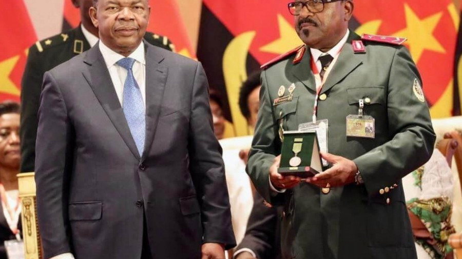 Presidente Jo&atilde;o Louren&ccedil;o retoma quarta cerim&oacute;nia de condecora&ccedil;&otilde;es