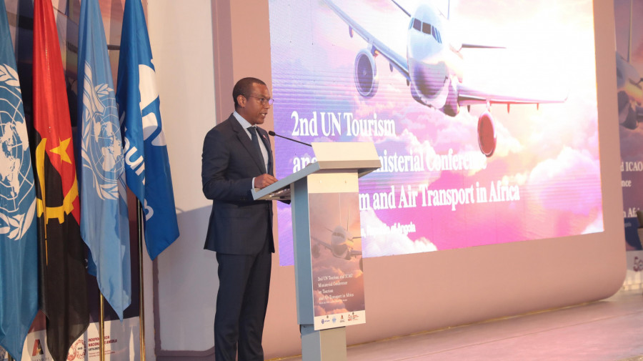 Ministro de Estado para Coordenação Económica, José de Lima Massano, discursa na abertura da Conferência sobre Turismo em África